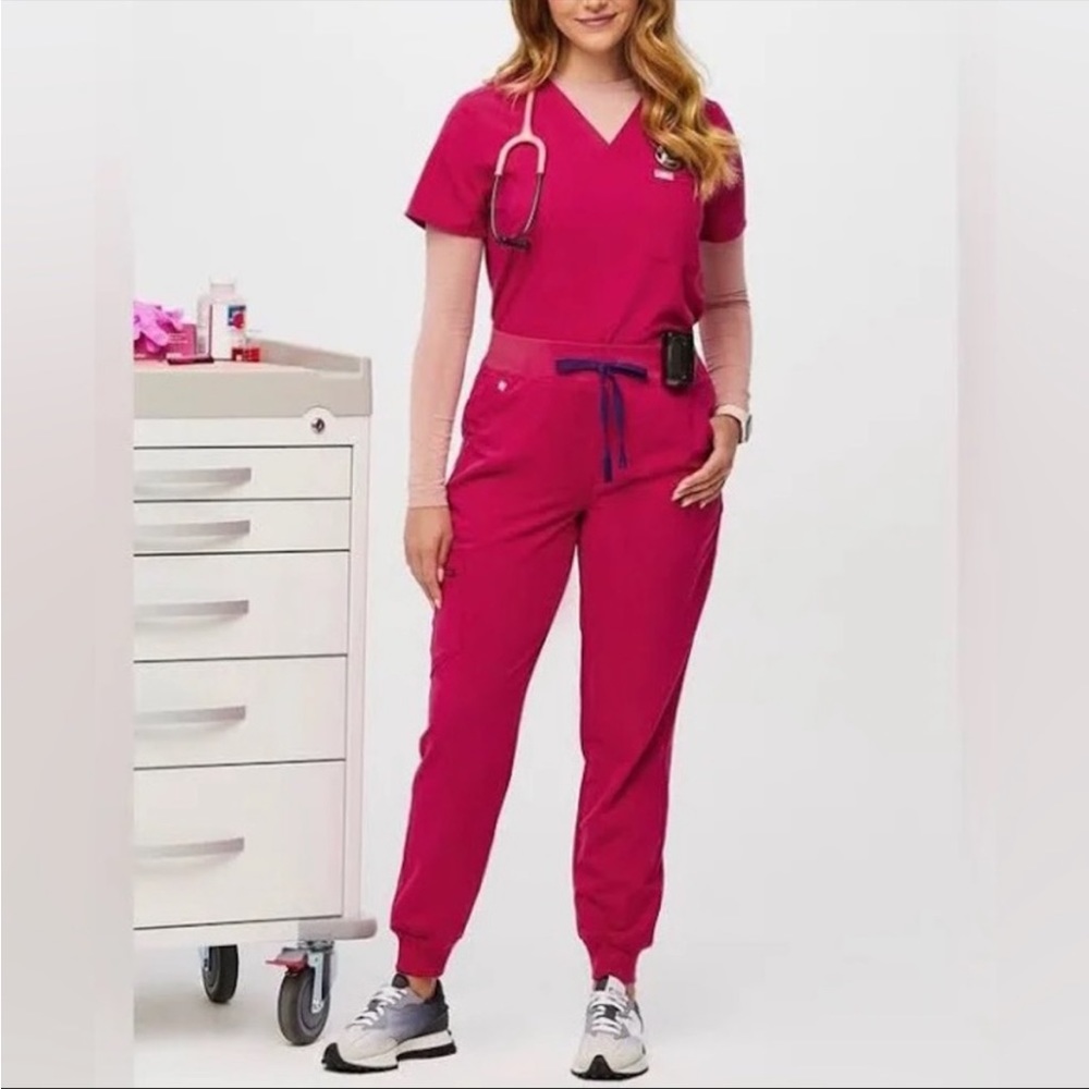 Figs casma 3 pocket scrub top & Mari skinny jogger scrub pant set